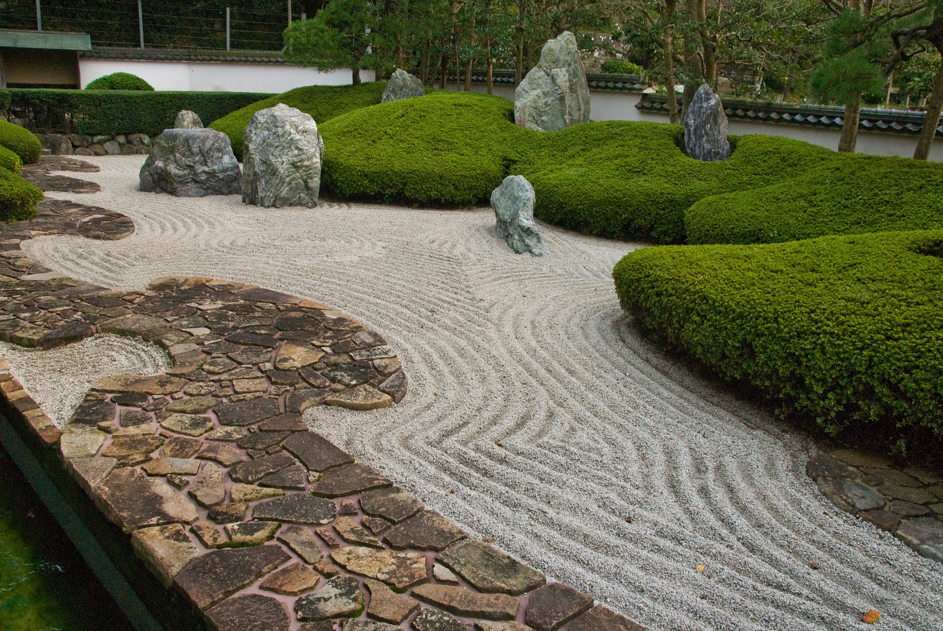 Cómo decorar tu casa con un jardín zen en miniatura para aliviar el estrés  y la ansiedad
