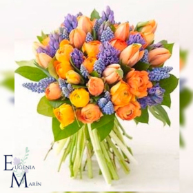 decoracion-eugenia-marin-05-arreglo-tulipanes-ranusculos-lavandas